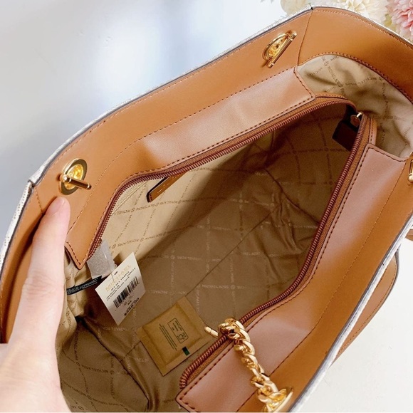 Michael Kors Should Bag - Picture 4 of 6